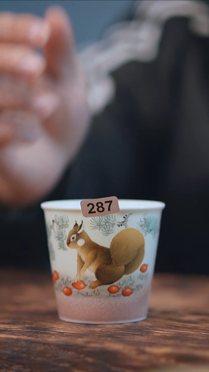 【闪购商品】287景德镇手绘小松鼠单杯