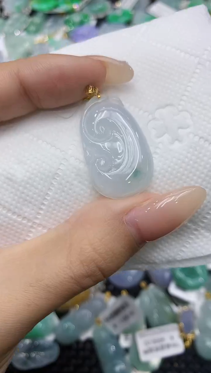 翡翠18K金镶嵌颈饰111111111111