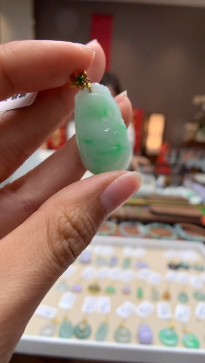 【闪购商品】翡翠颈饰18K金镶嵌如意