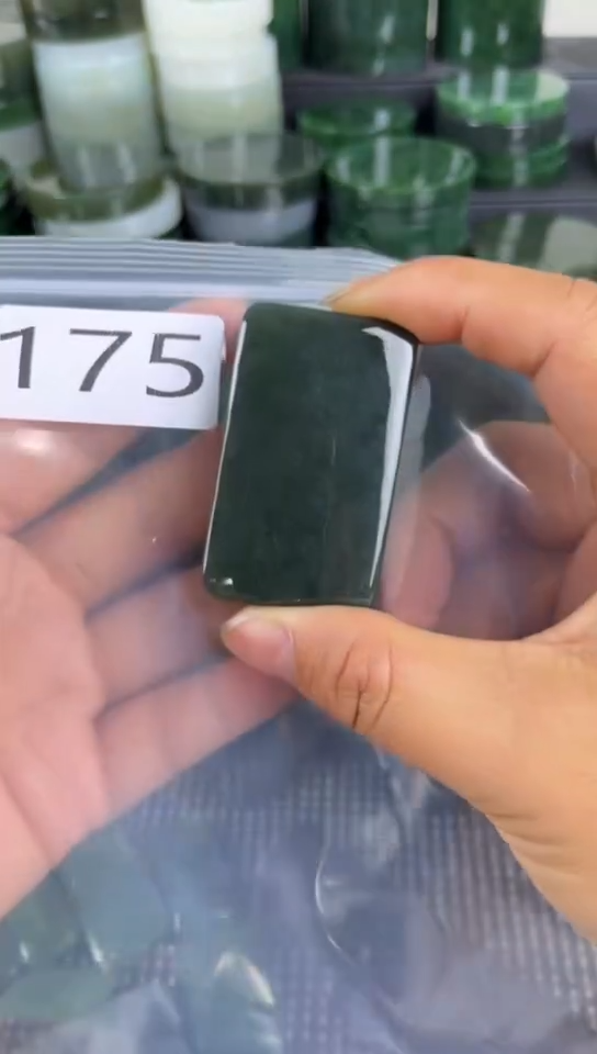 和田玉未镶嵌珠宝半成品牌子