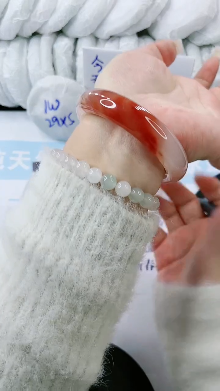 【闪购商品】石英质玉手镯合金多样性发货V148