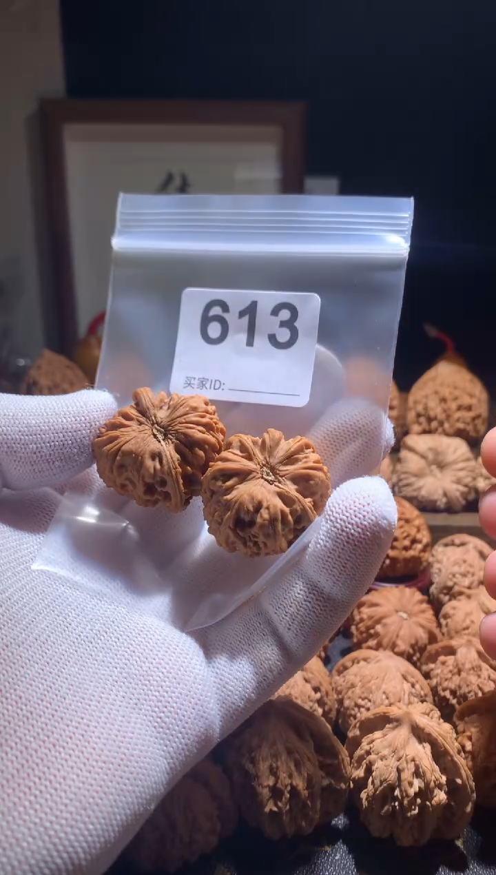 把件文玩核桃龙珠32尺磕尖别打底，影响二次销售不退不换