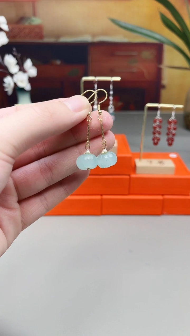 未镶嵌石英质玉（天山翠）耳钉F01