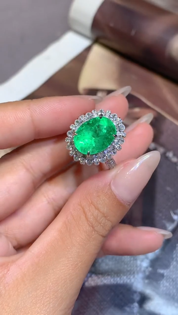 祖母绿戒指18K金镶嵌5.47CT