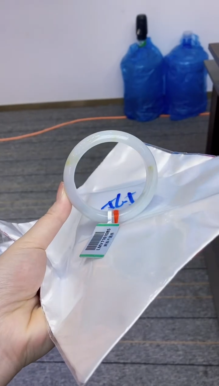 【闪购商品】翡翠手镯未镶嵌111111111111