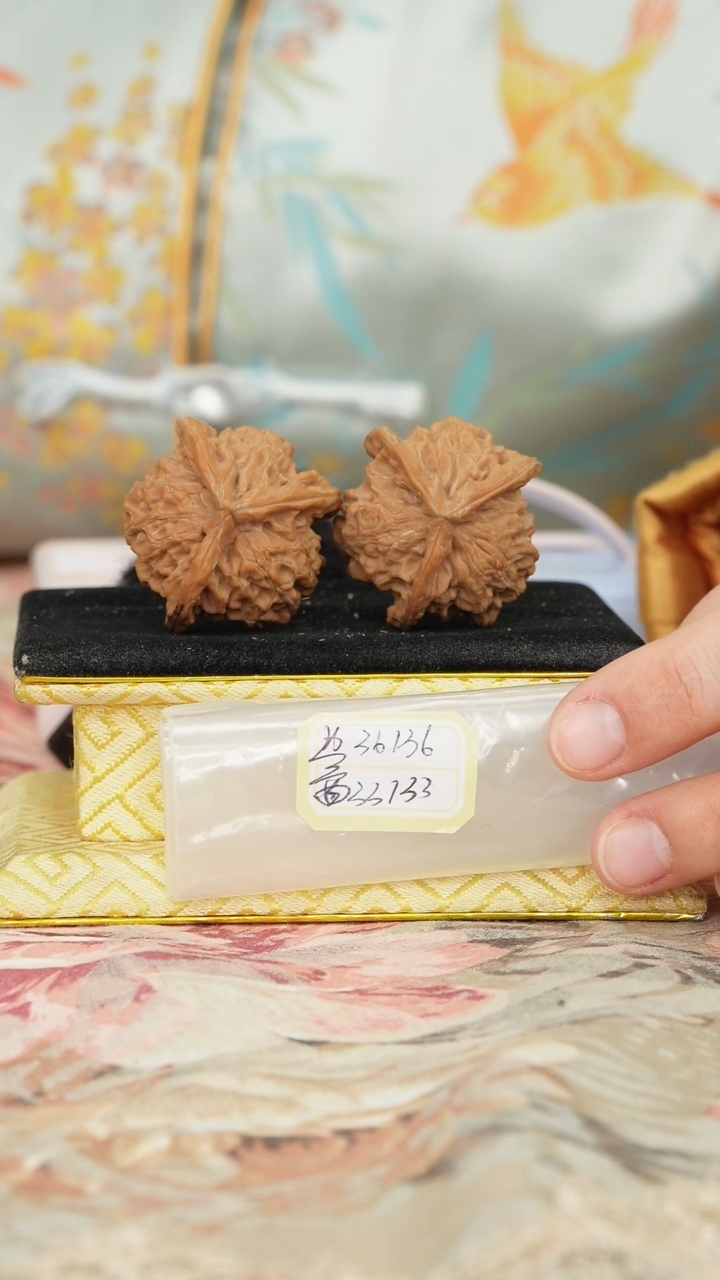 【闪购商品】文玩核桃把件盘山三棱