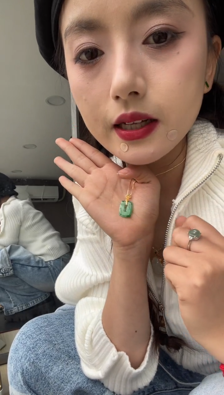 吊坠(不含链)18K金镶嵌翡翠花*?天然缅甸A货翡翠