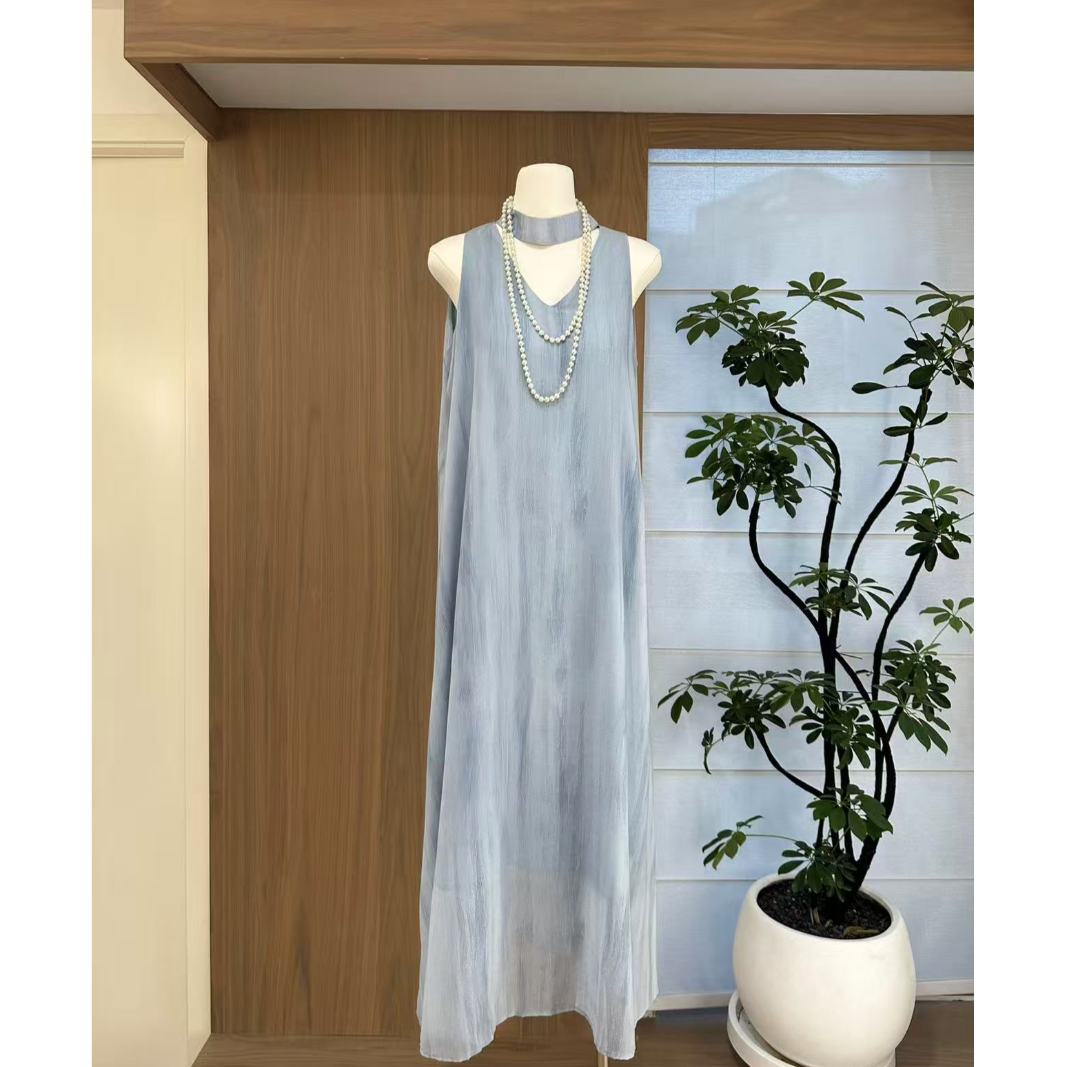 【蓝海星辉】法式度假风挂脖无袖气质连衣裙-53115