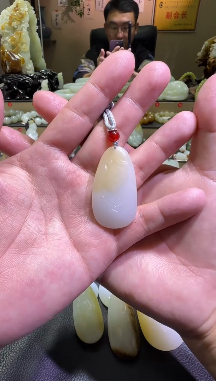 吊坠(赠链)未镶嵌和田玉金山糖白观音挂件（产地直发）