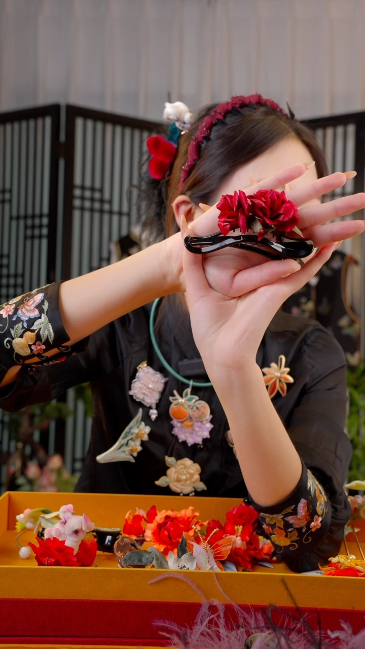 刺绣浅**?非遗苏绣手工饰品