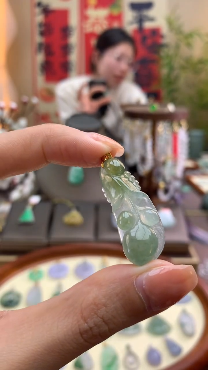 【闪购商品】翡翠颈饰18K金镶嵌玉兰花