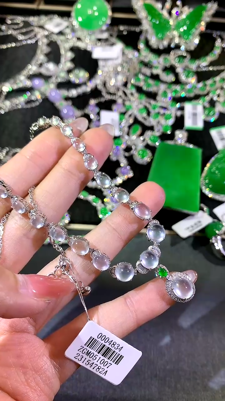 【闪购商品】翡翠吊坠(不含链)18K金镶嵌141-套链