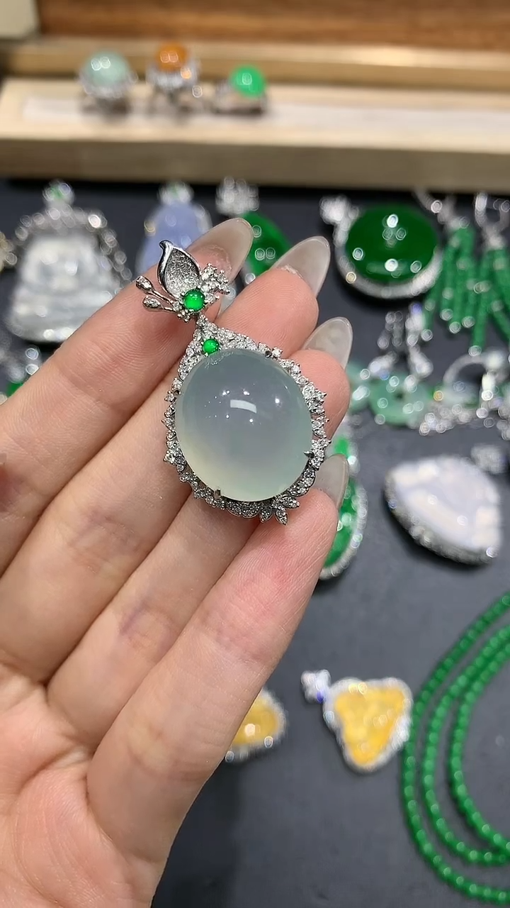 【闪购商品】翡翠吊坠(不含链)18K金镶嵌17团购