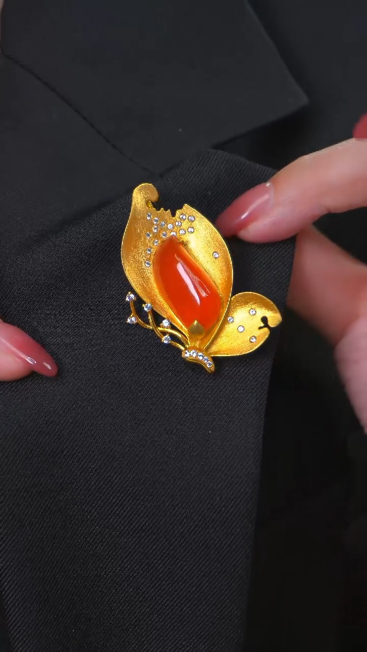 【闪购商品】南红玛瑙胸针吊坠两戴款18K金镶嵌蝴蝶胸针