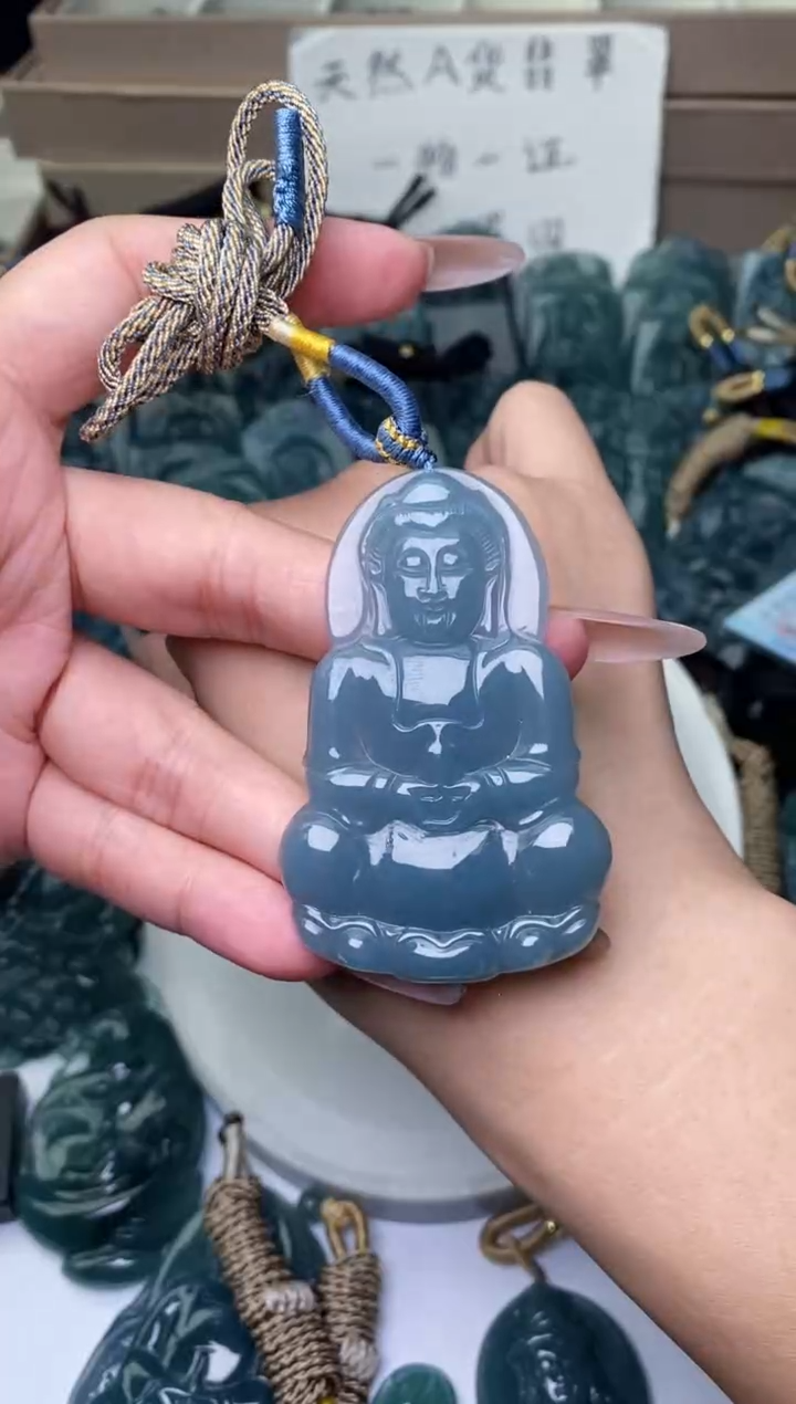颈饰未镶嵌翡翠          