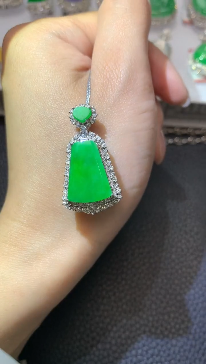 【闪购商品】翡翠吊坠(不含链)18K金镶嵌E111翡翠