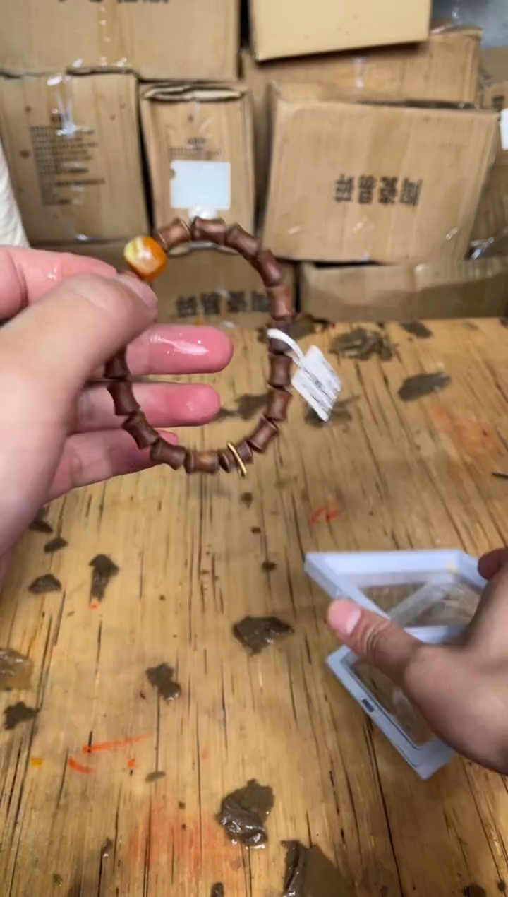 木质非金属捧月文创福利闪购商品无礼盒