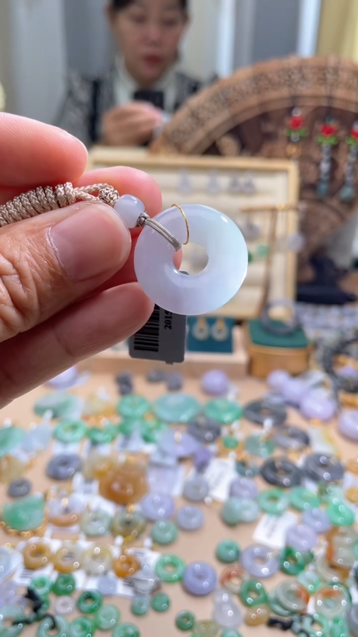 【闪购商品】翡翠颈饰未镶嵌甜甜圈