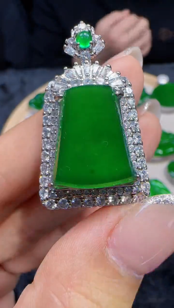 未镶嵌定制翡翠翡翠吊坠28