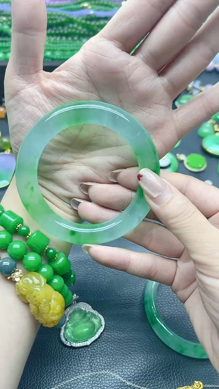 翡翠未镶嵌颈饰非洲胖圆条飘花手镯