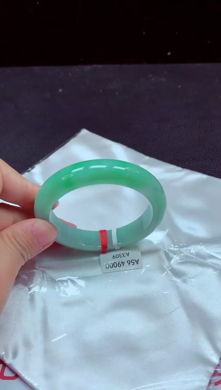 【闪购商品】翡翠手镯未镶嵌手镯56