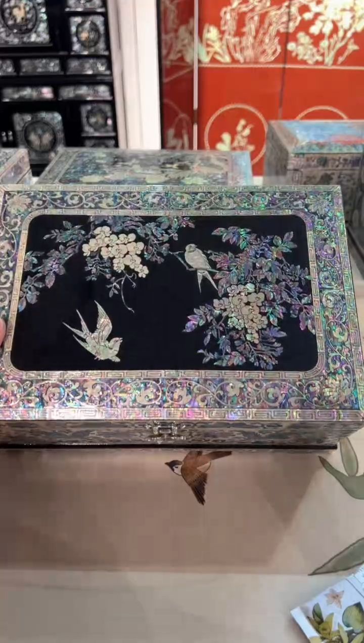 按扣全贝底·弘贝雅螺钿漆器文化馆