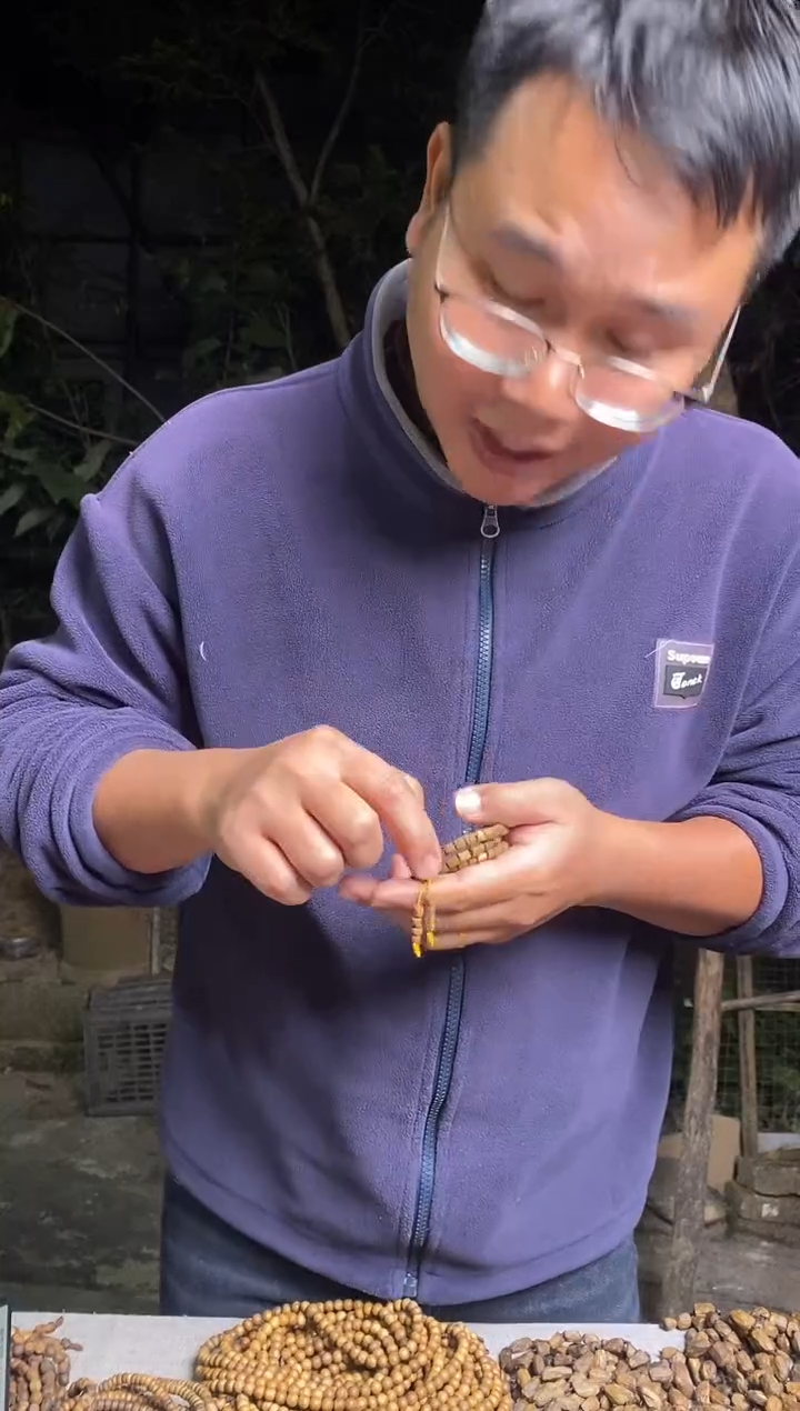 沉香手串乌身圆叶随型桶珠多圈手串多样性发一