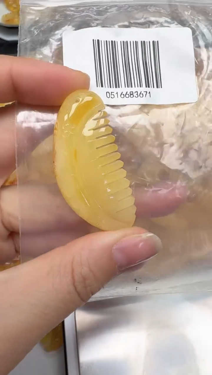 裸石琥珀未镶嵌如图