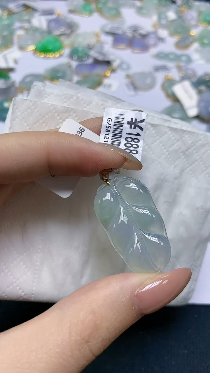 翡翠18K金镶嵌颈饰天然缅甸A货翡翠