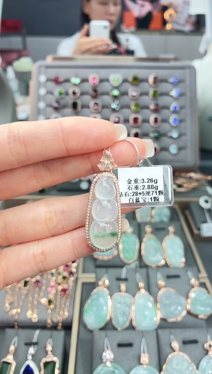 颈饰18K金镶嵌翡翠2.88   