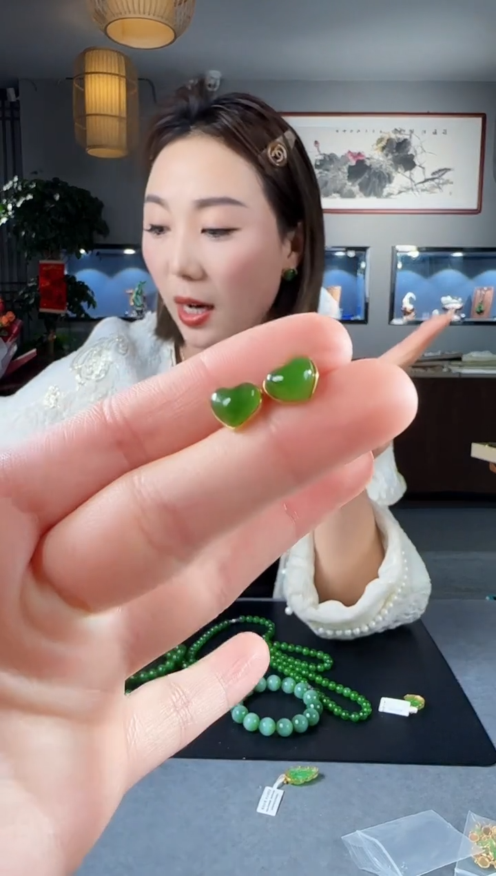 【闪购商品】和田玉耳钉18K金镶嵌1