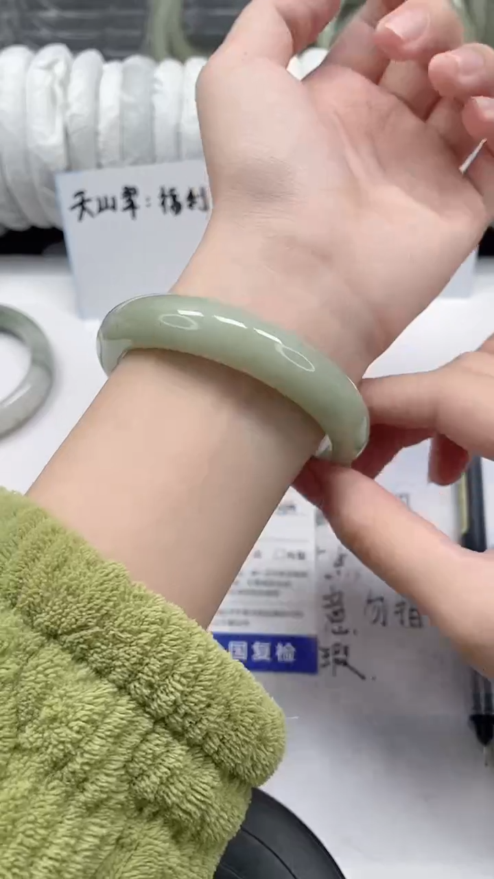 未镶嵌手镯石英质玉136-58/59