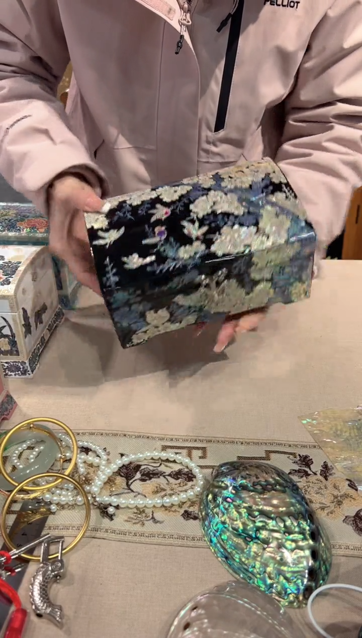 【闪购商品】按扣绒布底弘贝雅螺钿漆器文化馆