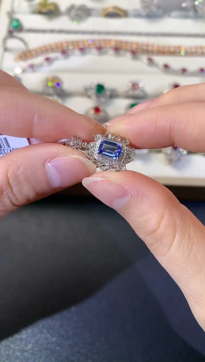 【闪购商品】蓝宝石吊坠18K金镶嵌D60|4580