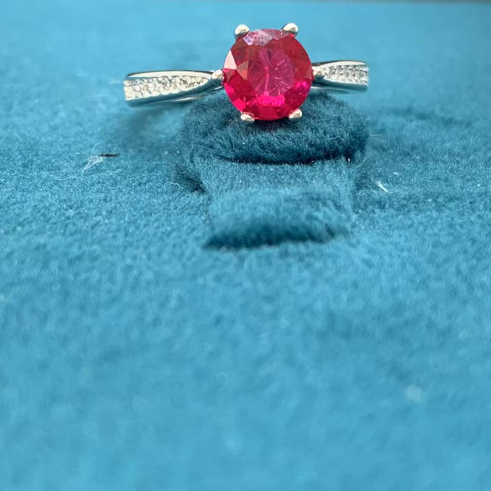 【南非库里南】NFKLN 高端奢华定制 简约单排红色戒指 315