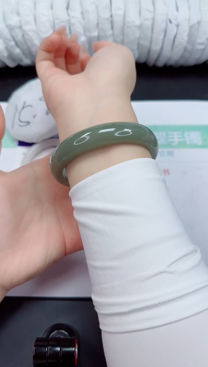 石英质玉手镯未镶嵌52-60/61