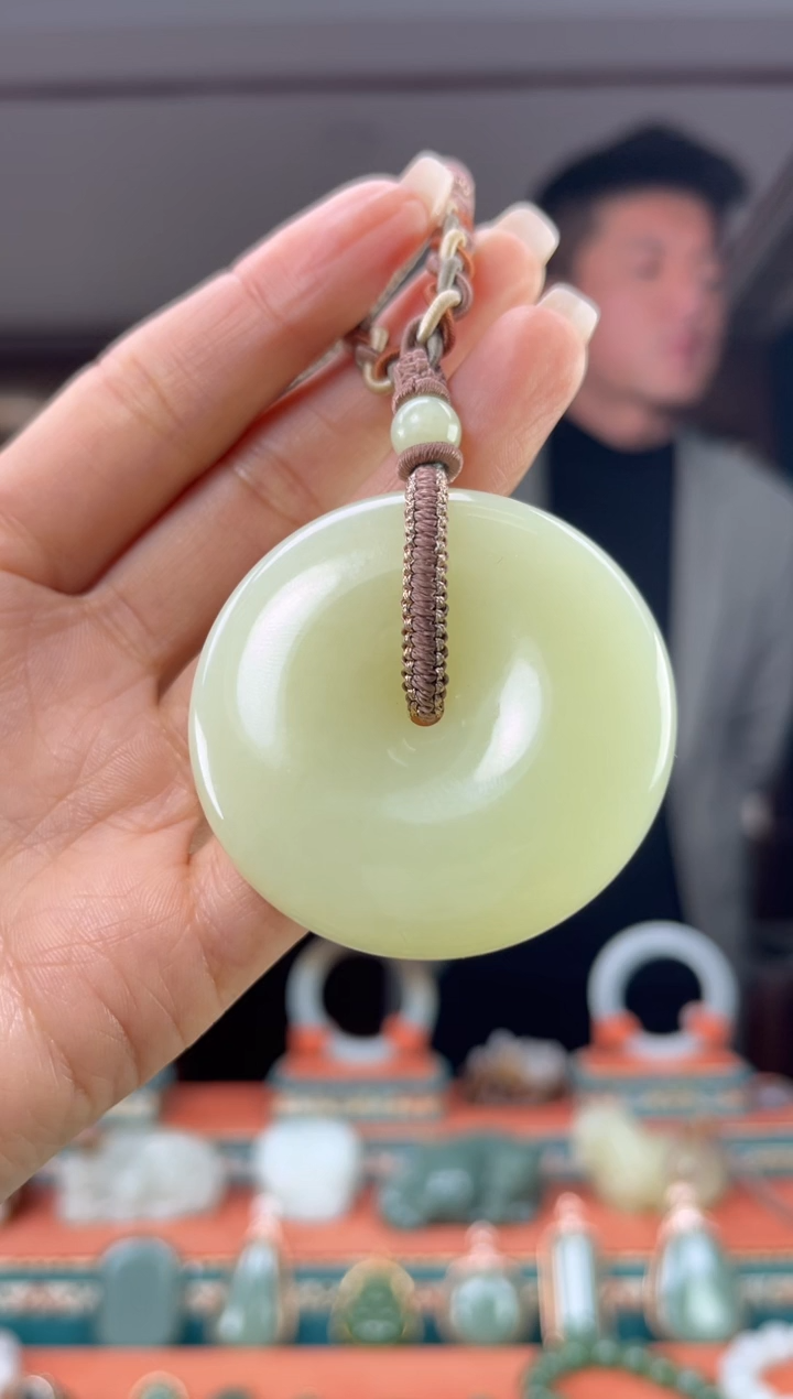 颈饰未镶嵌和田玉．***水佩佩