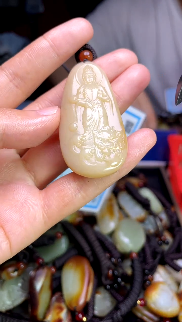 和田玉未镶嵌颈饰1