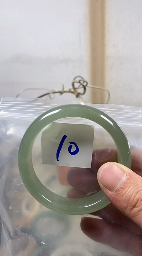 【闪购商品】石英质玉手镯未镶嵌58