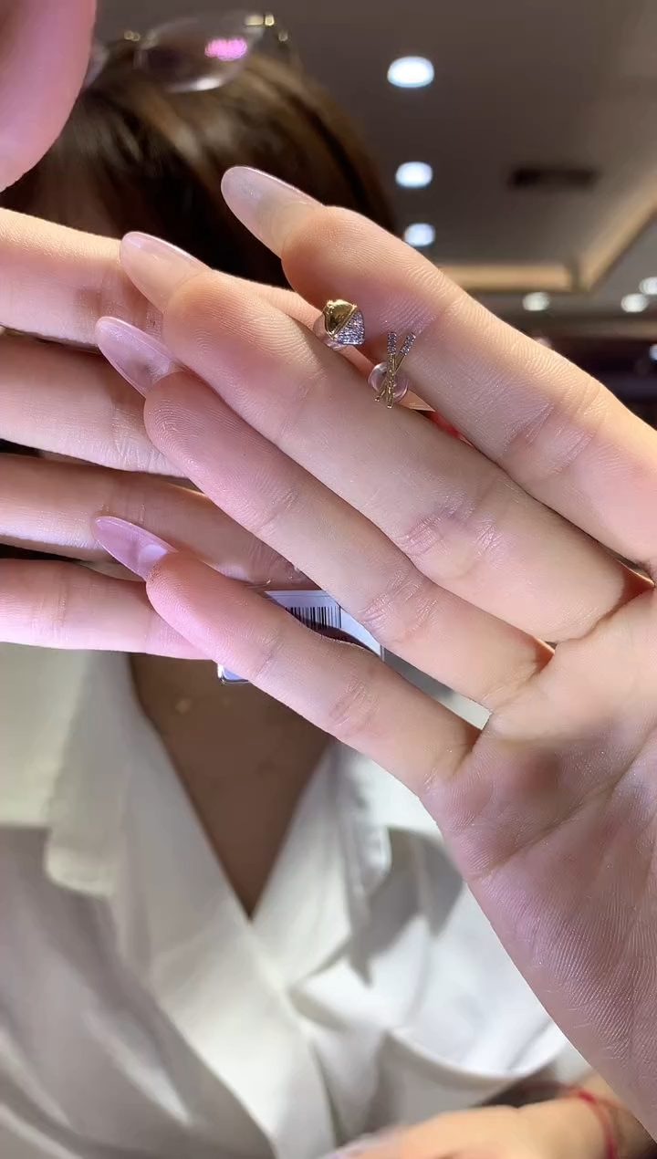 【闪购商品】钻石耳饰18K金镶嵌丰衣足食耳饰