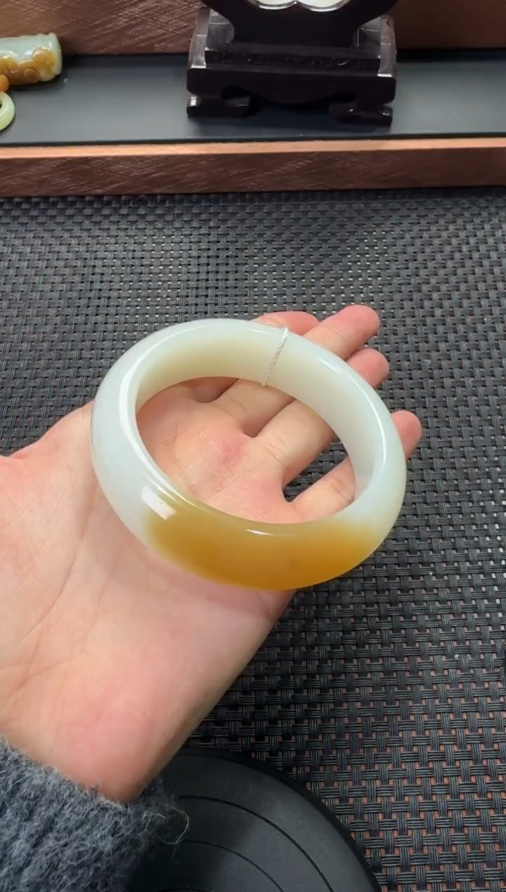 未镶嵌手镯和田玉新疆且末金山手镯56