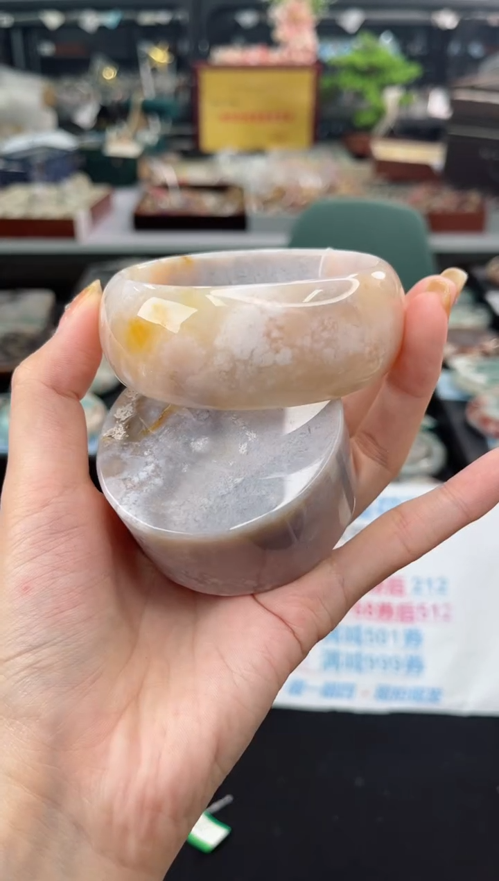 【闪购商品】石英质玉手镯未镶嵌62圈口（不退不换）1650684