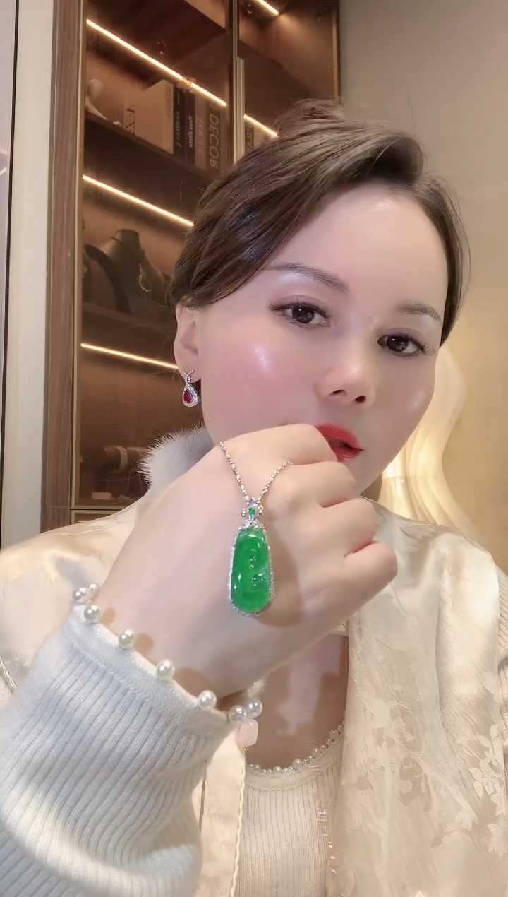 【闪购商品】翡翠吊坠(不含链)18K金镶嵌C58 