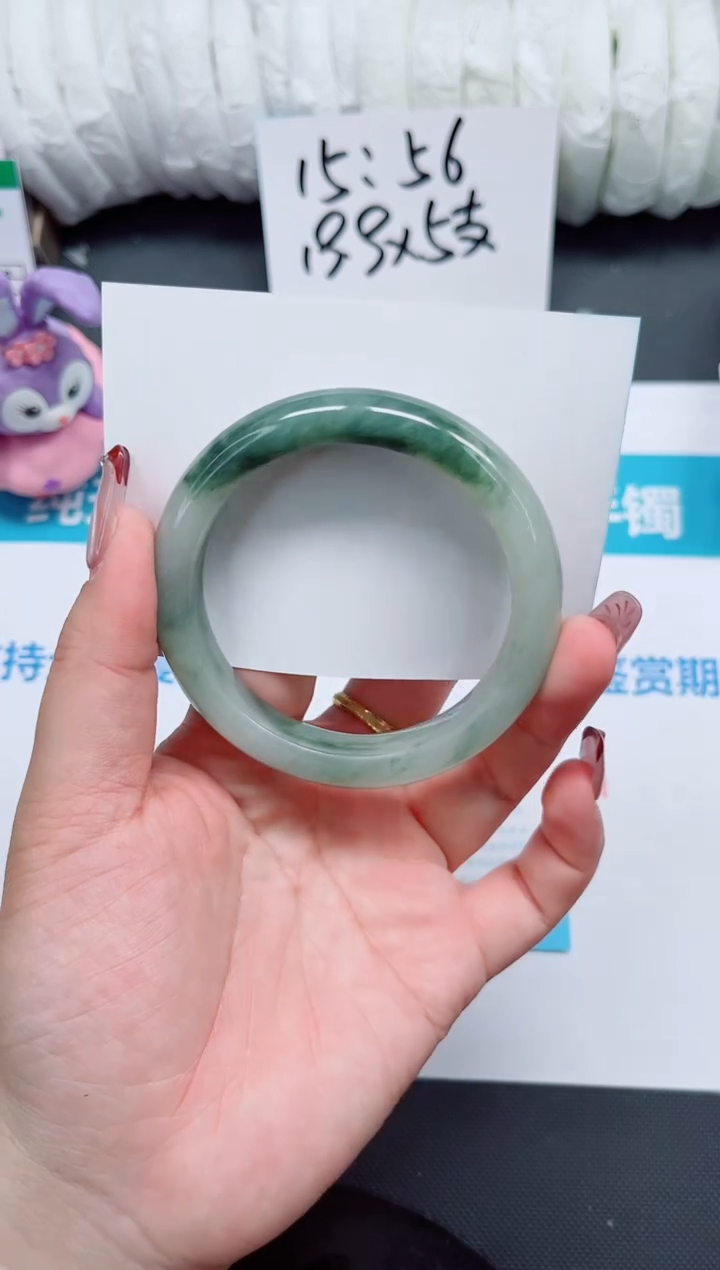 【闪购商品】石英质玉手镯未镶嵌32