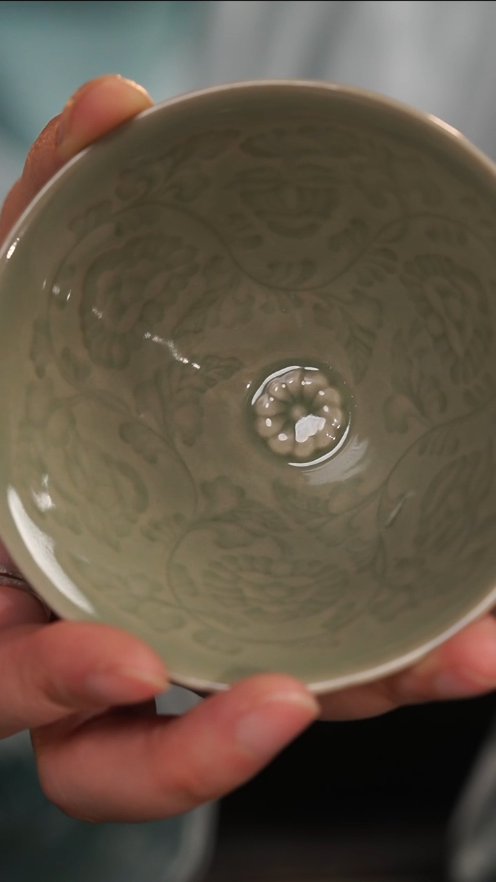 【闪购商品】越窑青瓷 内刻缠枝纹斗笠杯