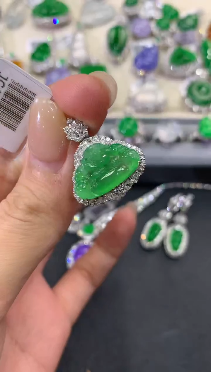 【闪购商品】翡翠吊坠(不含链)18K金镶嵌w245        