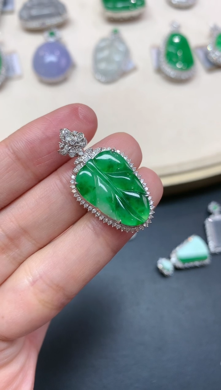 【闪购商品】翡翠吊坠(不含链)18K金镶嵌吊坠A332|9800