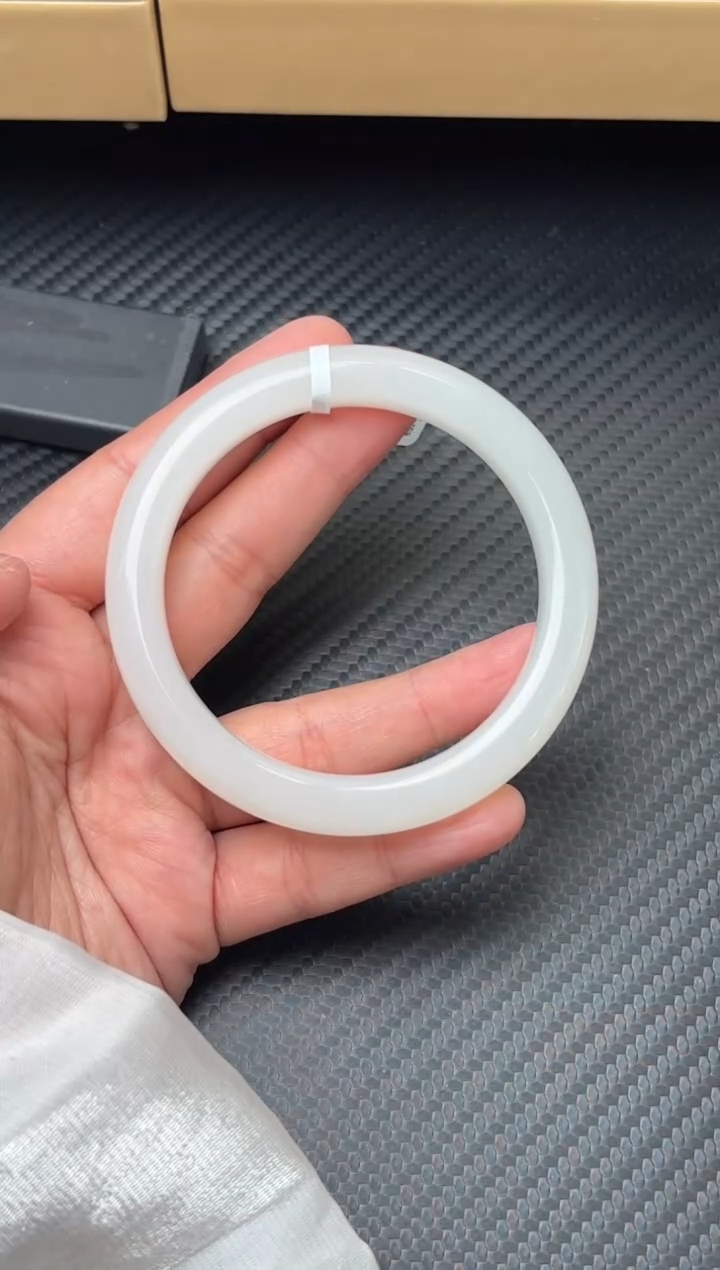 未镶嵌手镯和田玉和田黑山微色差59+M