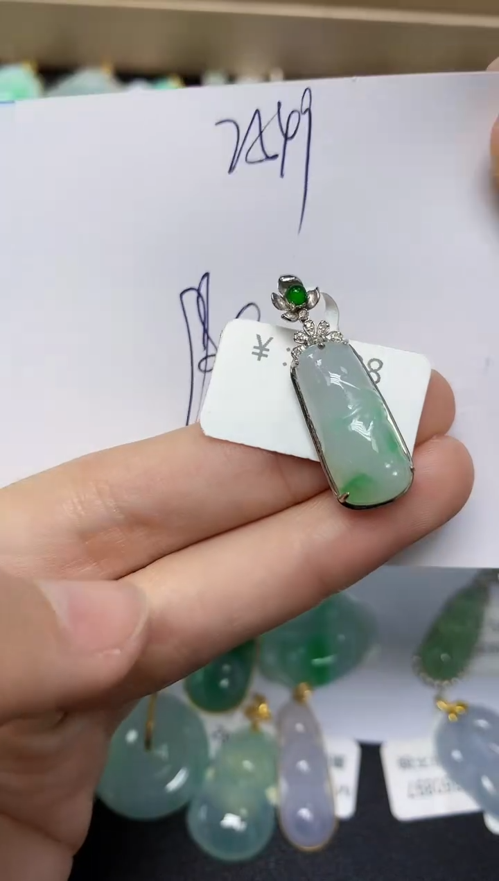 翡翠18K金镶嵌颈饰 天然翡翠A货