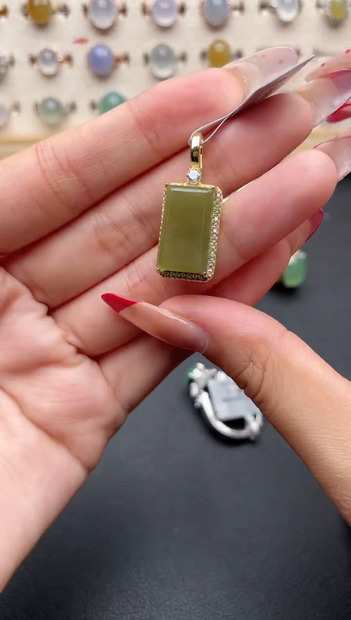 【闪购商品】翡翠吊坠(赠链)银S925镶嵌一物一证一礼盒